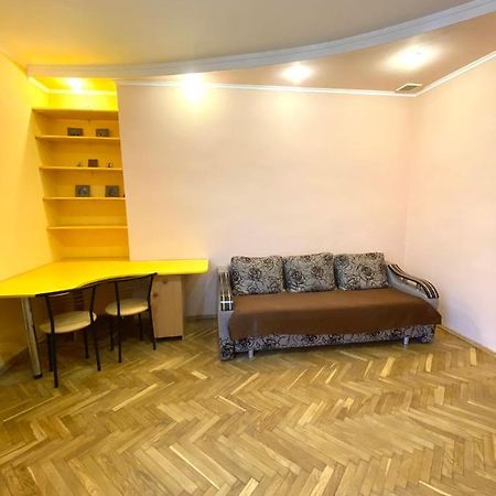 Квартира Біля Залізничного Вокзалу Вулиця Залізнична 10 До 5 Гостей Leópolis Exterior foto