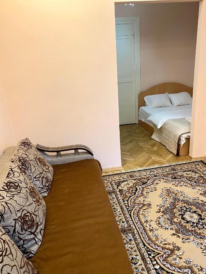 Квартира Біля Залізничного Вокзалу Вулиця Залізнична 10 До 5 Гостей Leópolis Exterior foto