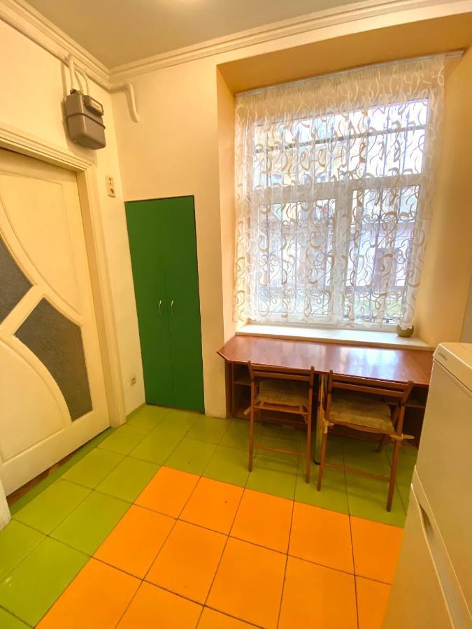 Квартира Біля Залізничного Вокзалу Вулиця Залізнична 10 До 5 Гостей Leópolis Exterior foto