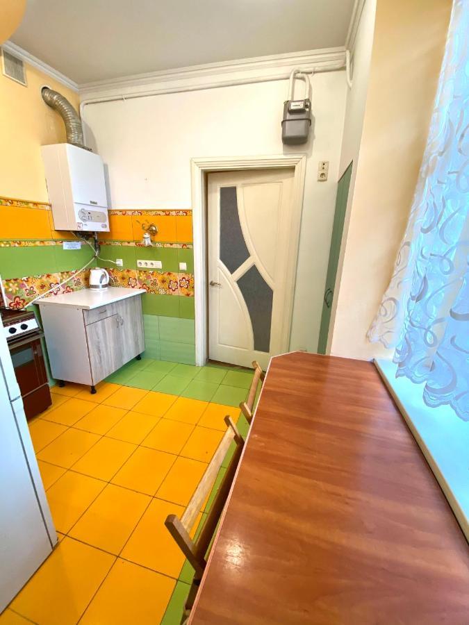 Квартира Біля Залізничного Вокзалу Вулиця Залізнична 10 До 5 Гостей Leópolis Exterior foto