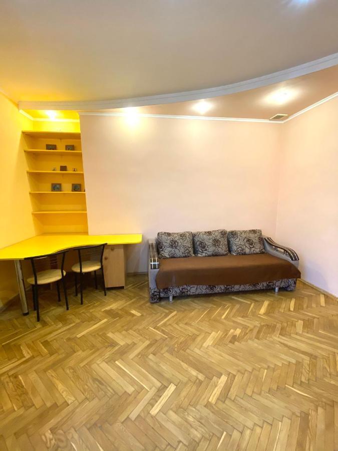 Квартира Біля Залізничного Вокзалу Вулиця Залізнична 10 До 5 Гостей Leópolis Exterior foto