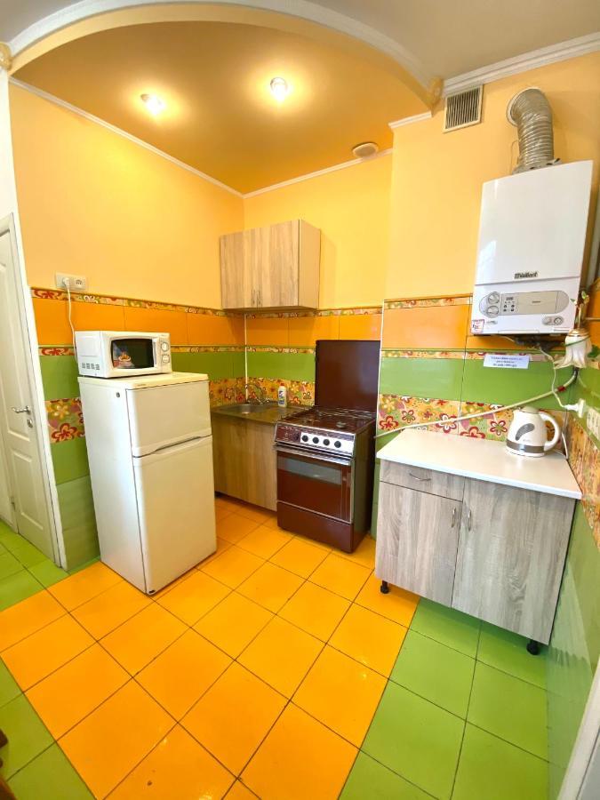Квартира Біля Залізничного Вокзалу Вулиця Залізнична 10 До 5 Гостей Leópolis Exterior foto