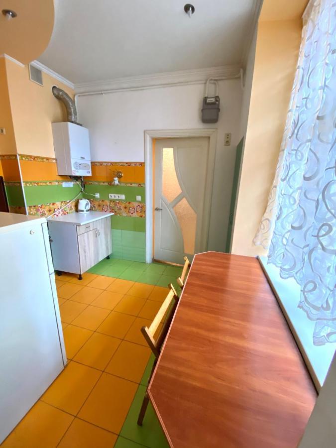 Квартира Біля Залізничного Вокзалу Вулиця Залізнична 10 До 5 Гостей Leópolis Exterior foto